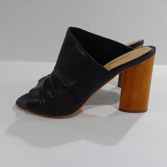 Gianni Bini Women's Leather‎ Peep Toe 4" Wooden Heels Black Shoes Mules Size 10M - Picture 2 of 7